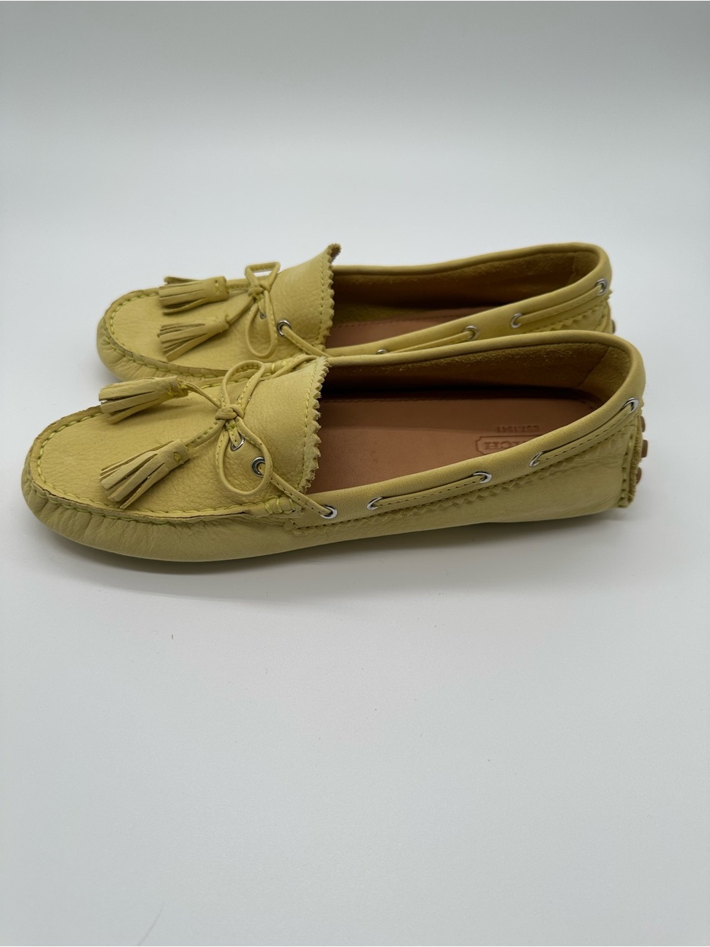 Coach Nadia never worn Yellow  Tassel Driving Moccasins Size 8, - Picture 2 of 4